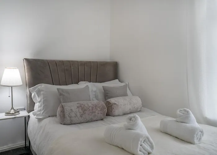 Comfy 3Bed House-Parking-Garden