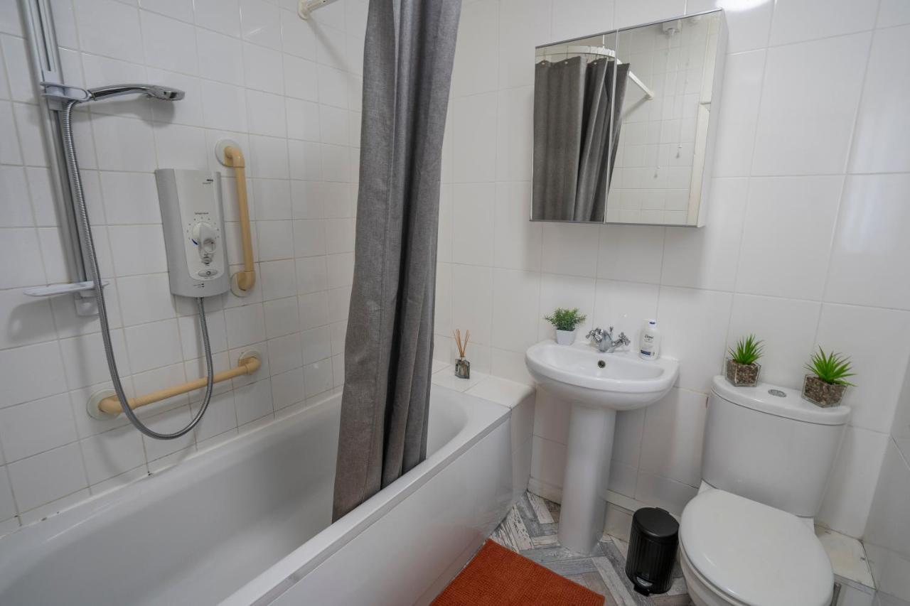 Comfy 3bed House-parking-garden Apartment *